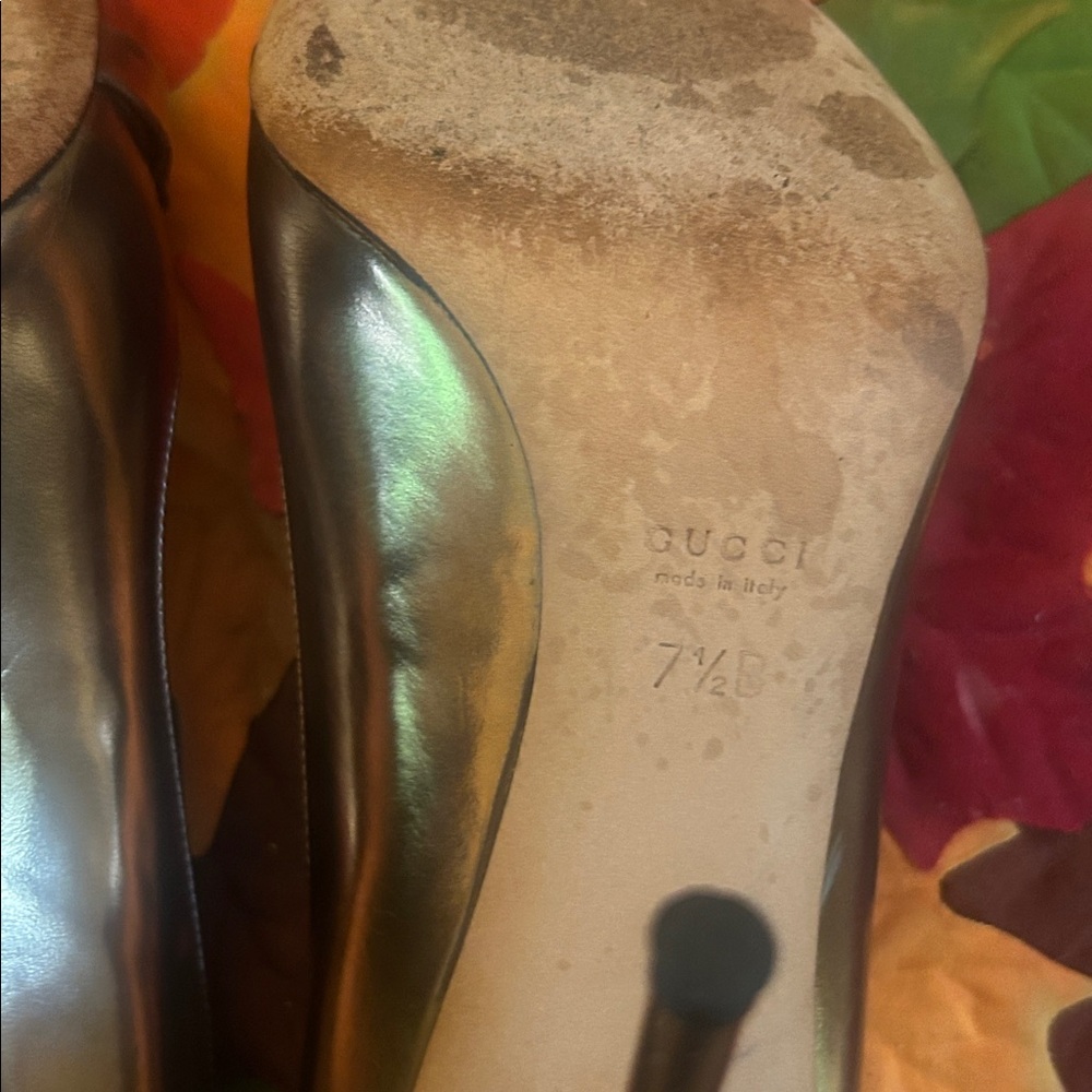 Gucci Metallic Mirror Gold Horse Bit Peep Toe Heels size 7.5 - Picture 16 of 17